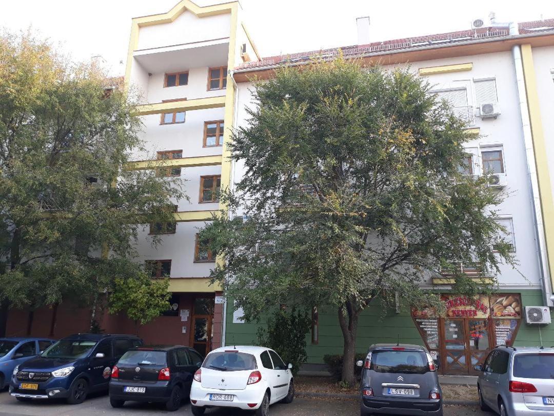 Appartement Pipacs à Bekescsaba Extérieur photo